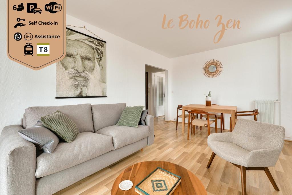 sala de estar con sofá y mesa en Le Boho Zen - spacieux F3 avec parking proche Paris, en Épinay-sur-Seine