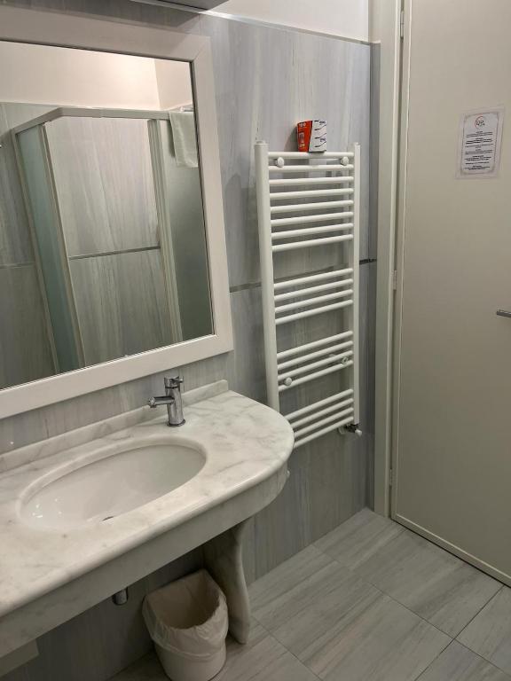 Koupelna v ubytování Hotel Luna Lido