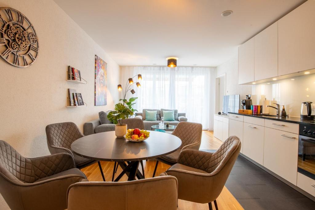 Kuchyň nebo kuchyňský kout v ubytování Special EiNSTEiN II Apartment Basel, Messe Kleinbasel 10-STAR