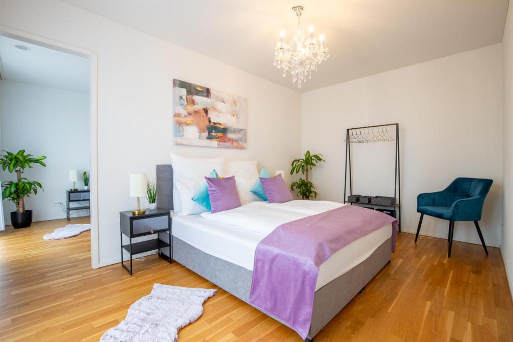 Postel nebo postele na pokoji v ubytování Special EiNSTEiN II Apartment Basel, Messe Kleinbasel 10-STAR