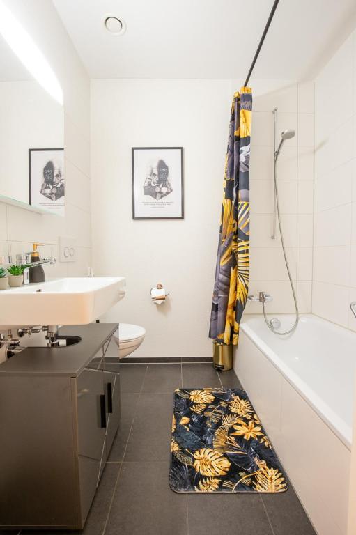 Koupelna v ubytování Special EiNSTEiN II Apartment Basel, Messe Kleinbasel 10-STAR