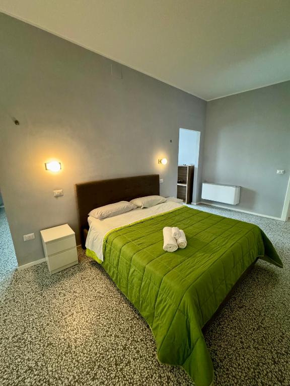 Posteľ alebo postele v izbe v ubytovaní 4 Balconi rooms Paladini B&B e appartamenti