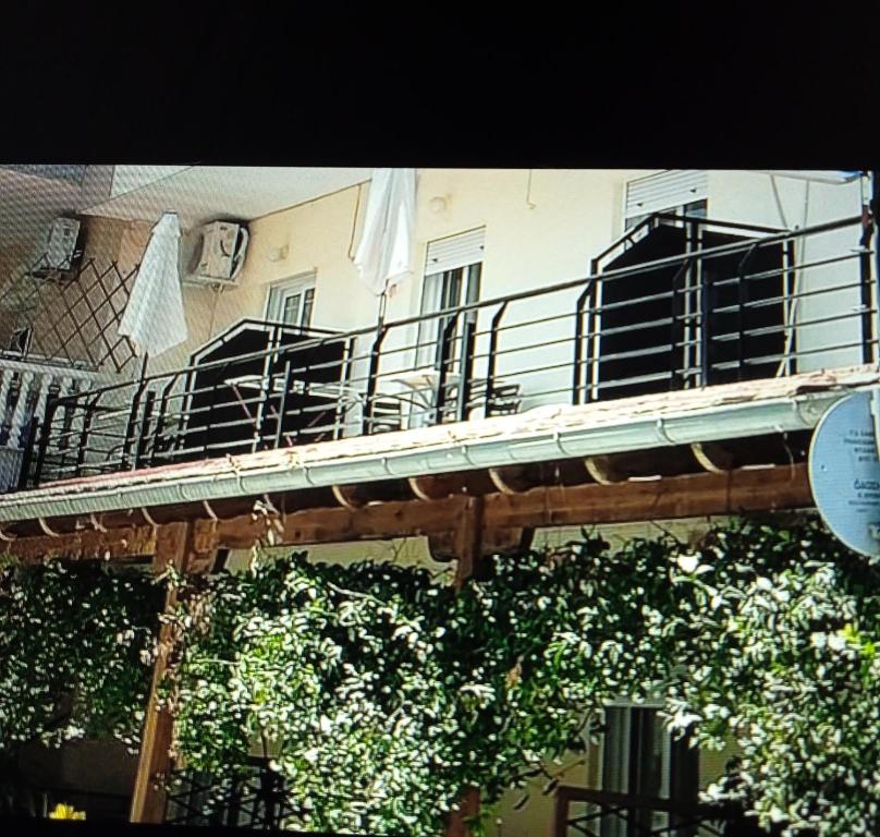 Frini Apartments and Studios - Housity
