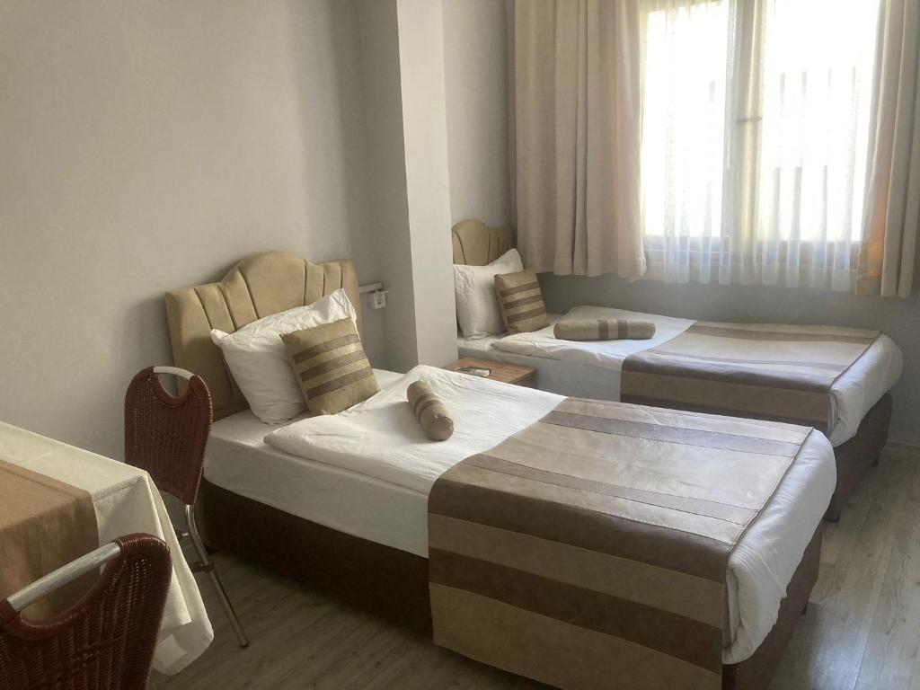 Giường trong phòng chung tại ALİBEY OTEL