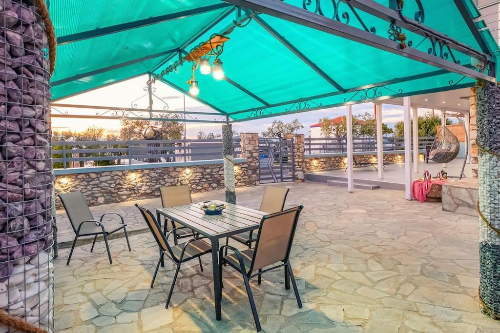 Patio nebo venkovní prostory v ubytování Villa de Soleil