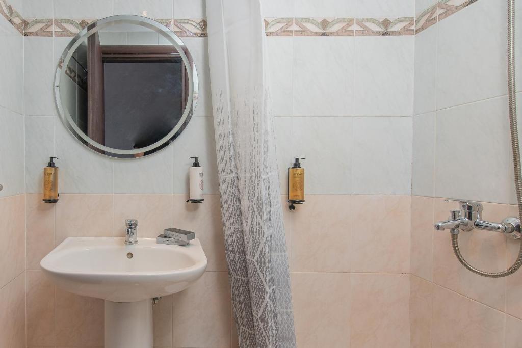Koupelna v ubytování GIN Wellness Hotel
