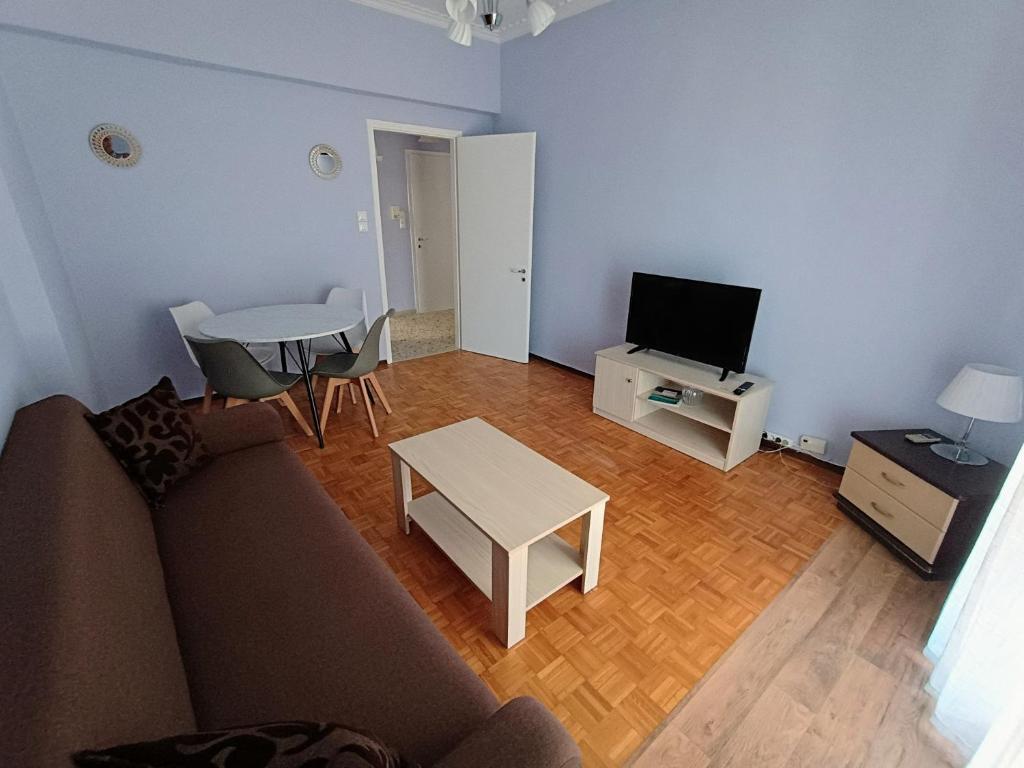 Televízia a/alebo spoločenská miestnosť v ubytovaní Nick's Apartment · Corfu Center