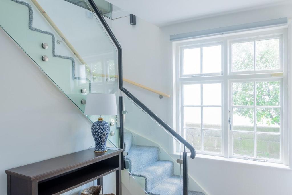 Fotografie z fotogalerie ubytování GuestReady - Modernised cottage in Monkstown v destinaci Dublin