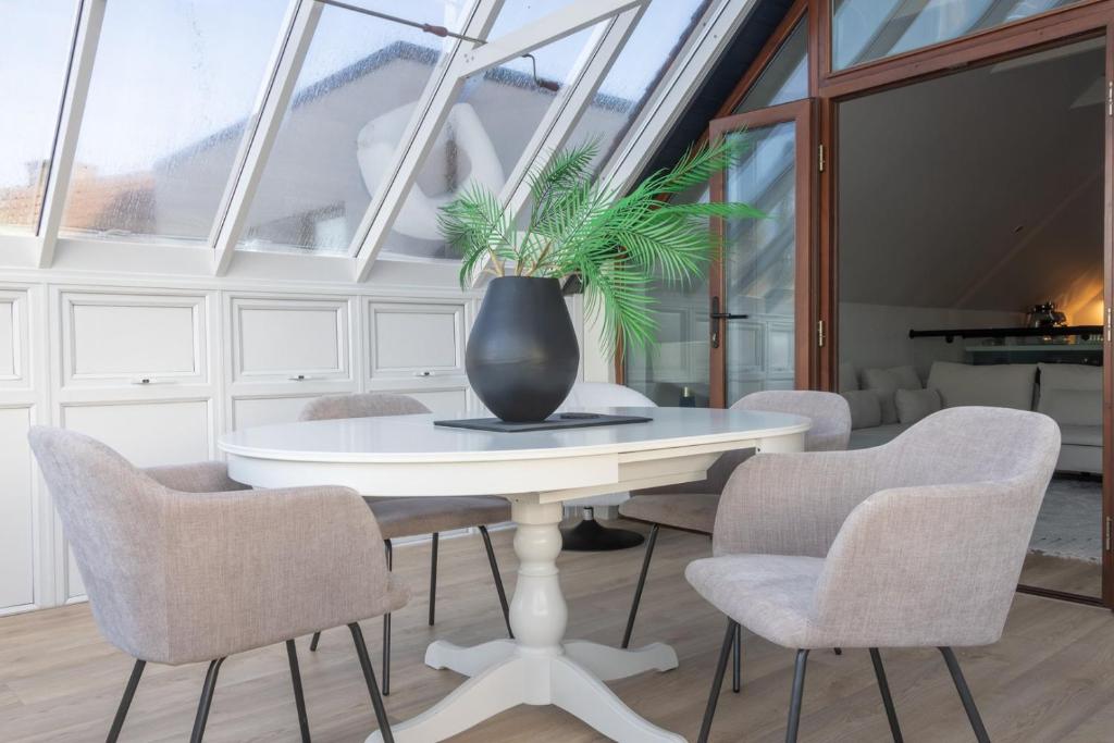 Fotografie z fotogalerie ubytování GuestReady - Modernised cottage in Monkstown v destinaci Dublin