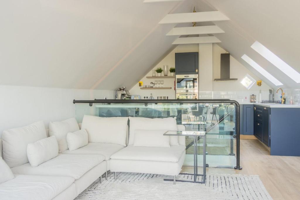 Posezení v ubytování GuestReady - Modernised cottage in Monkstown