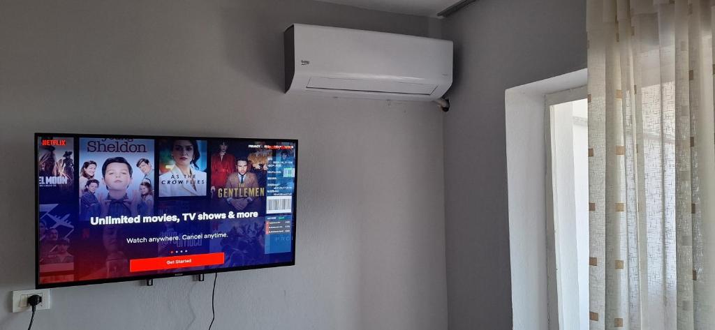 TV a/nebo společenská místnost v ubytování Ergi's Bed & Breakfast