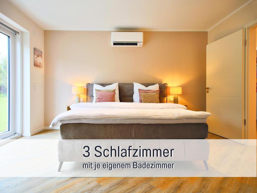 Allenbach的住宿－Villa Heimat am Nationalpark，一间卧室,卧室内配有一张大床