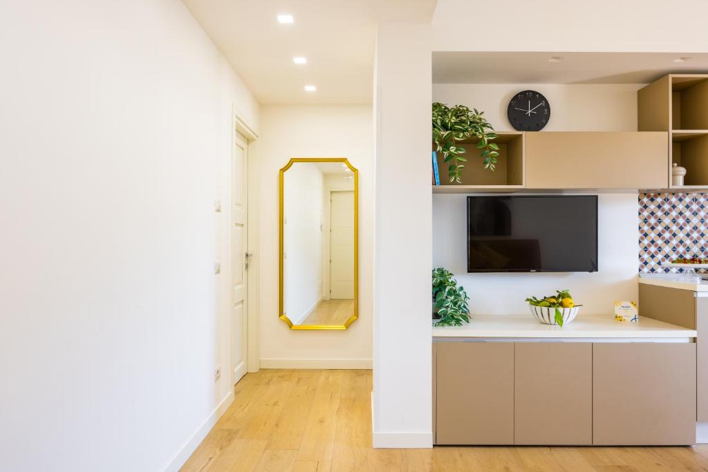 a living room with a mirror and a tv at Residence Panoramic in Maiori