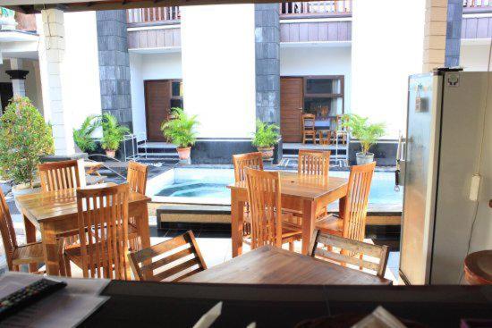 Restaurace v ubytování 3 Putra Pondok Wisata Hotel Bali