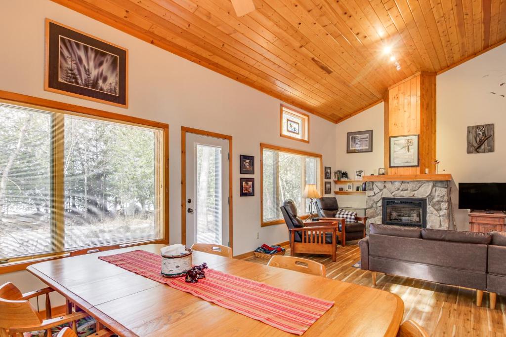 Family Cabin with Private Dock on Caribou Lake!, Lutsen (updated prices