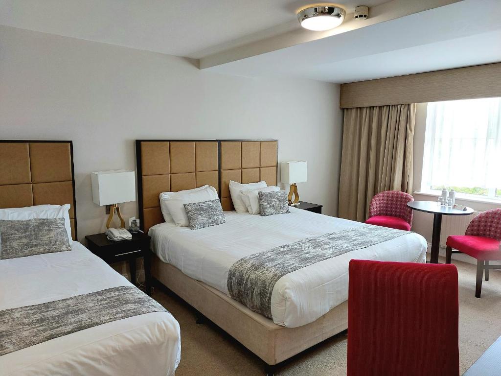 Postel nebo postele na pokoji v ubytování Menlo Park Hotel