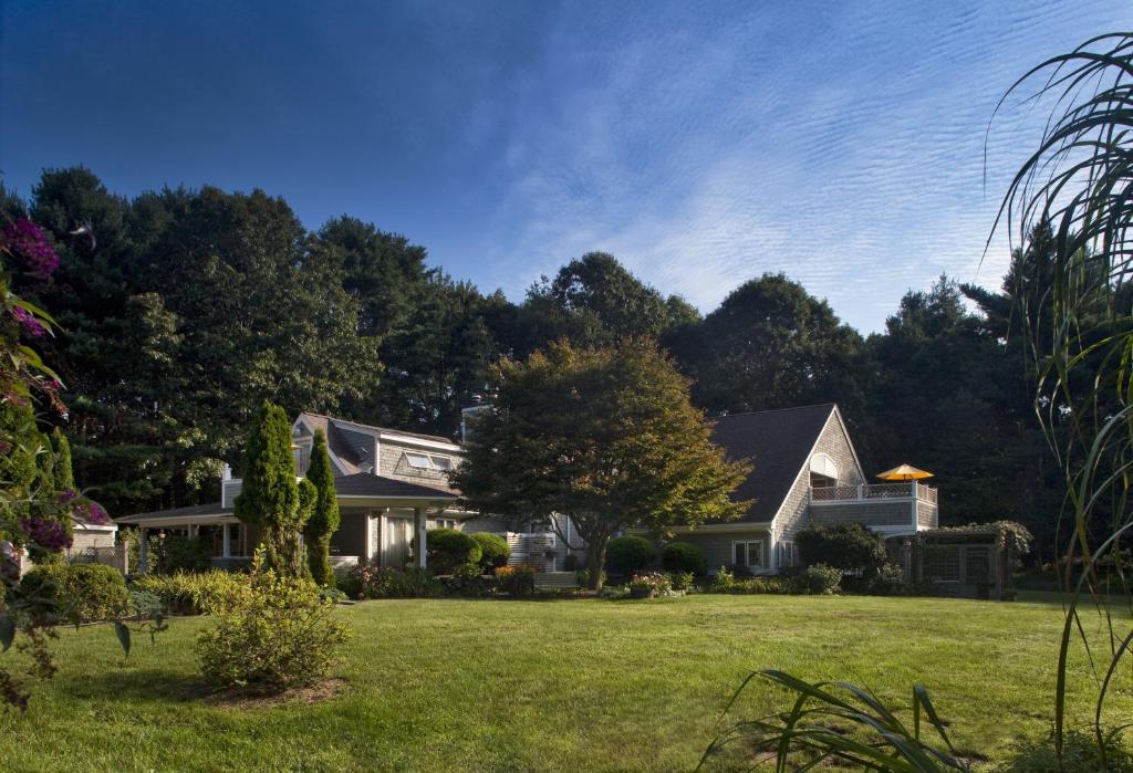 a house in a yard with a grass field at Abbey's Lantern Hill Inn in Ledyard Center