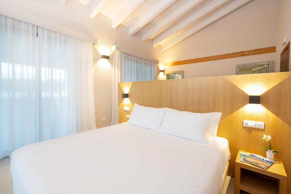 Postel nebo postele na pokoji v ubytování Ros'e Mari Green Home Hotel