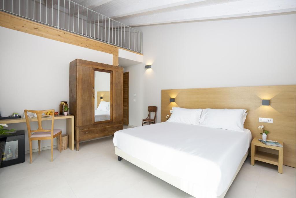 Postel nebo postele na pokoji v ubytování Ros'e Mari Green Home Hotel