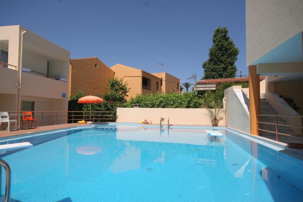 Bazén v ubytování Elma's Dream Apartments & Villas nebo v jeho okolí