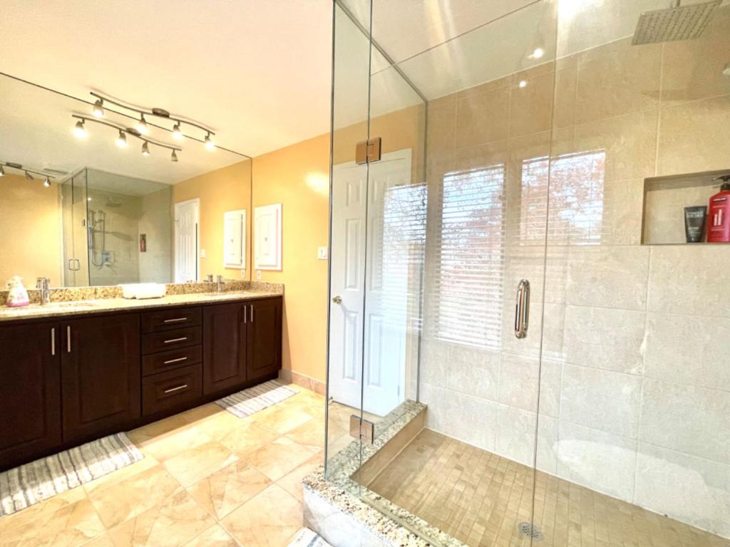 a bathroom with a shower and a glass shower stall at Vihome516C1-Deluxe Double Bedroom near Bayview in Toronto