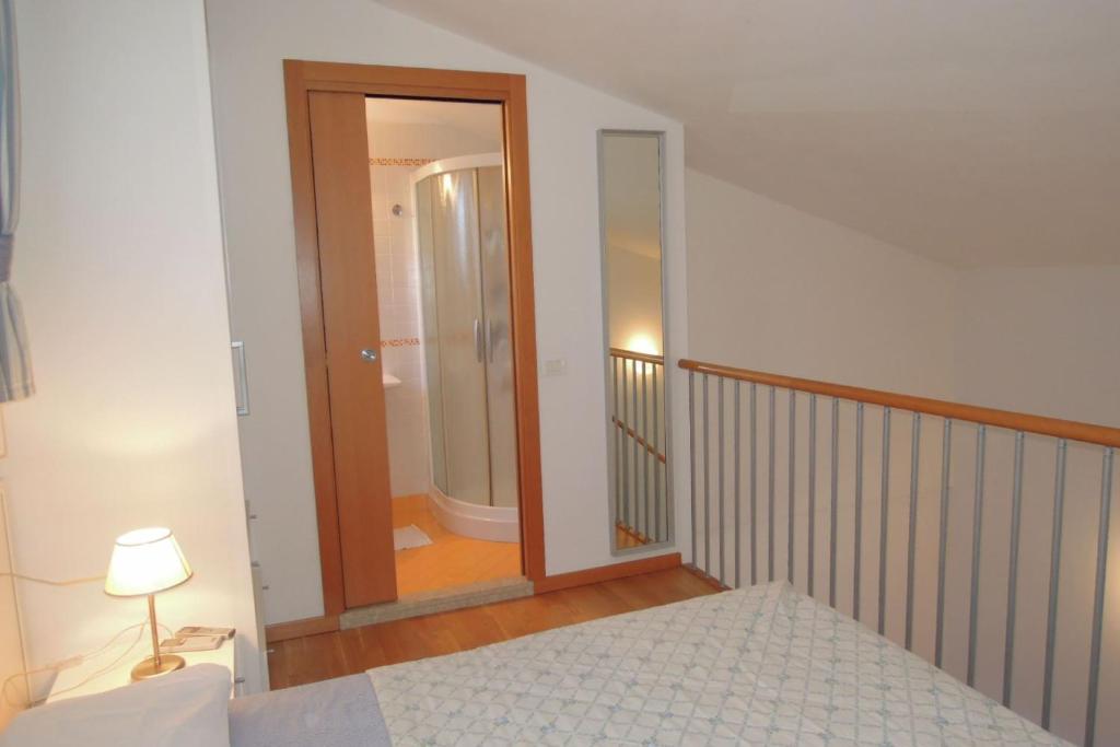A bed or beds in a room at Nice apartment with swimming pool - Beahost