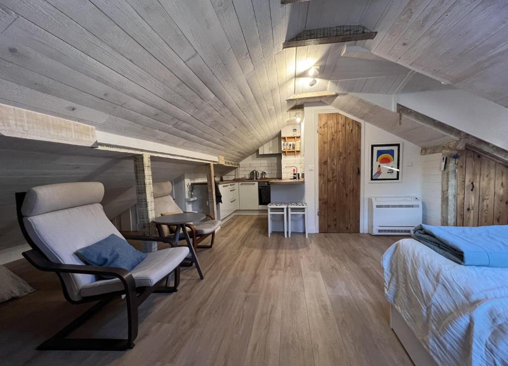 Postel nebo postele na pokoji v ubytování Eco Chalet Style Apartment