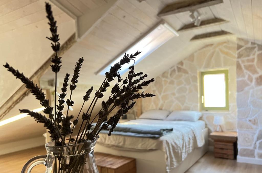 Postel nebo postele na pokoji v ubytování Eco Chalet Style Apartment