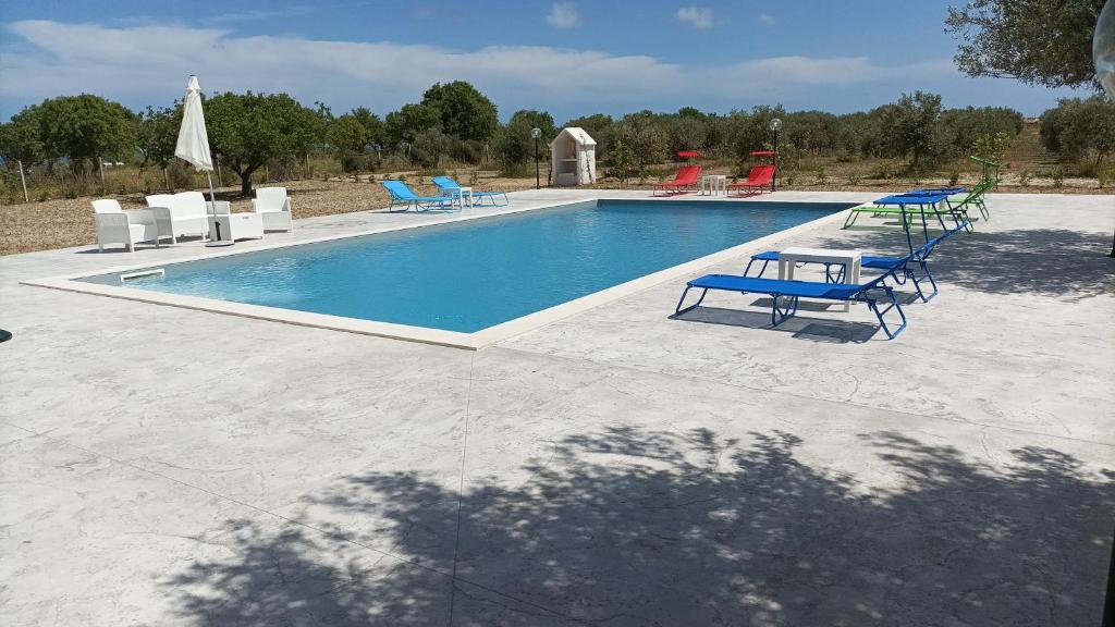 The swimming pool at or close to B&B L'Uliveto
