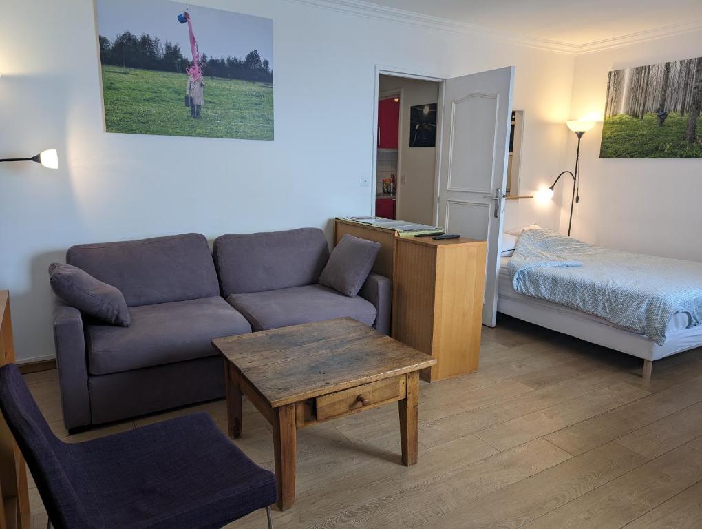 Ένα ή περισσότερα κρεβάτια σε δωμάτιο στο Large studio with terrace for up to 4 people