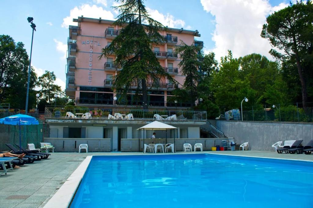 a swimming pool in front of a hotel at Hotel Nord Ovest in Monte Grimano Terme