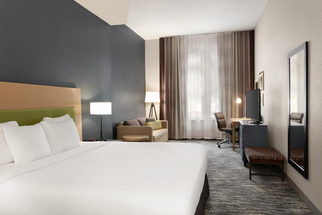 Country Inn & Suites by Radisson, St Charles Historic District photo