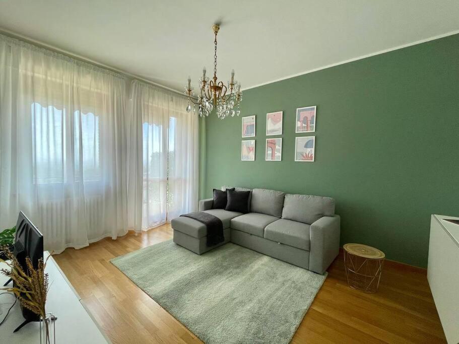 a living room with a couch and a chandelier at [Elce-Perugia] Brightest Condo 1 Km From The CityCenter in Perugia