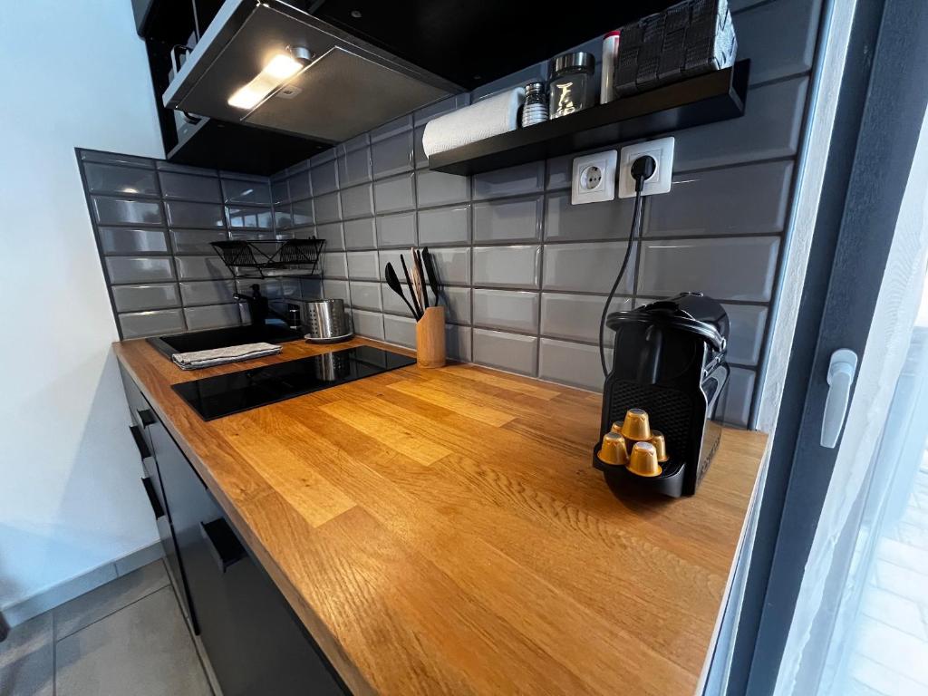 Kuchyňa alebo kuchynka v ubytovaní Madárfészek Apartman