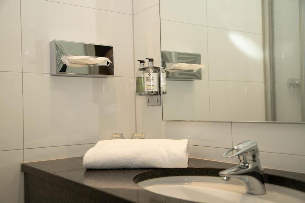 Koupelna v ubytování Mimosa Hotel