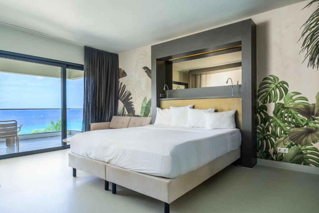 Ένα ή περισσότερα κρεβάτια σε δωμάτιο στο Papagayo Beach Hotel