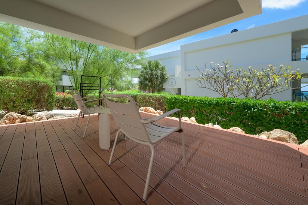 Κήπος έξω από το Papagayo Beach Hotel