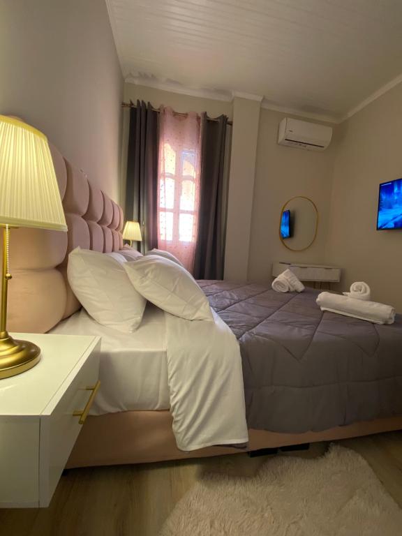 Postel nebo postele na pokoji v ubytování Diamond Suite