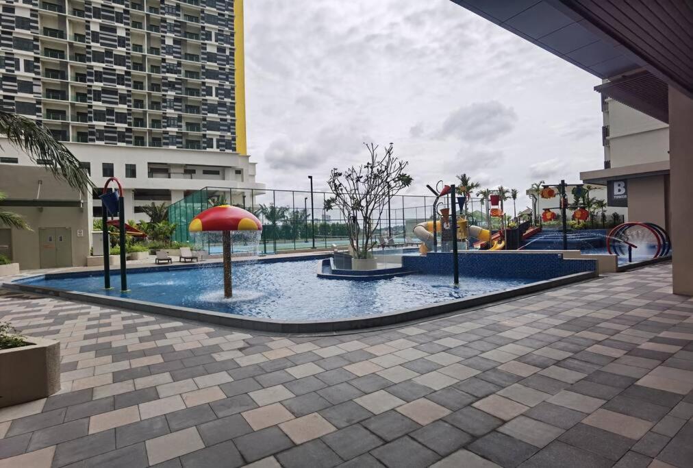 Het zwembad bij of vlak bij UWen Sylist 2BR Family Suite