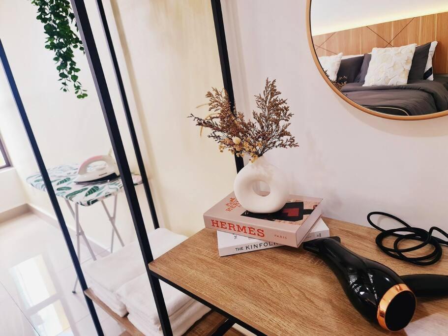 Een TV en/of entertainmentcenter bij UWen Sylist 2BR Family Suite
