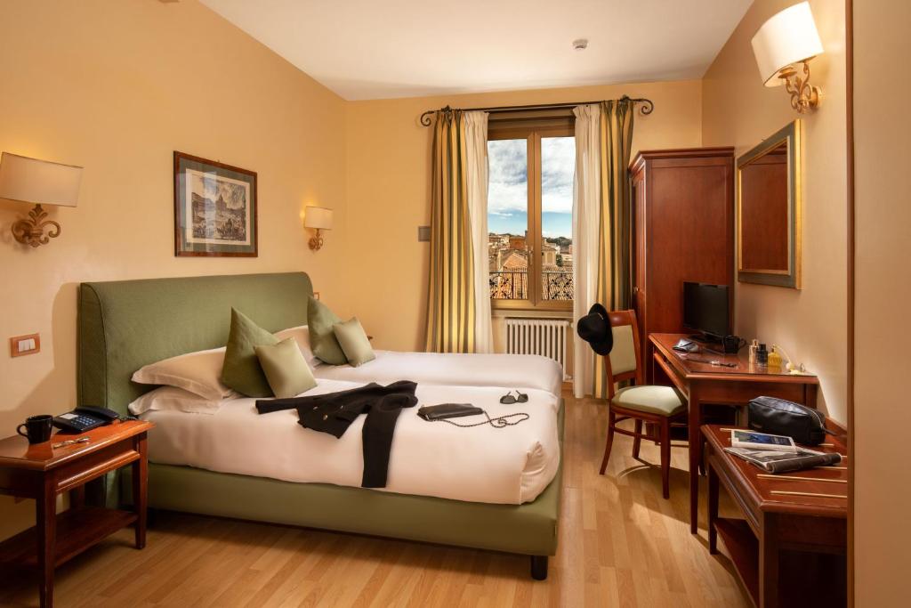 Postel nebo postele na pokoji v ubytování Hotel Colosseum