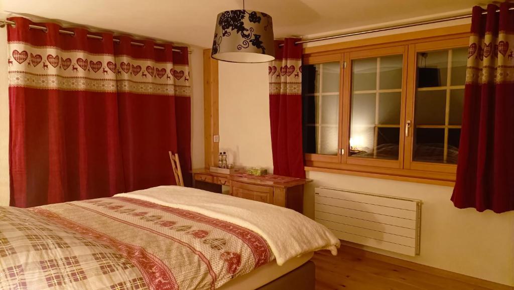 Postel nebo postele na pokoji v ubytování The Raven B&B