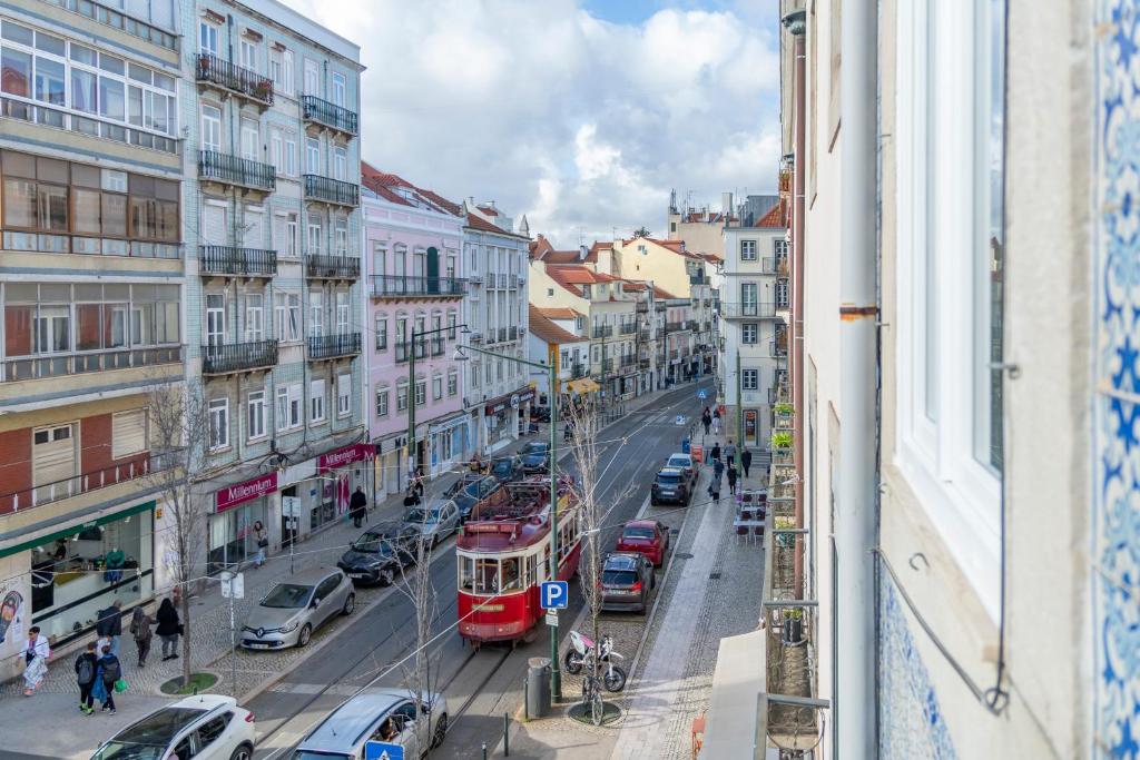 Superb Apartments Overlooking Graça in Lisbon - 12