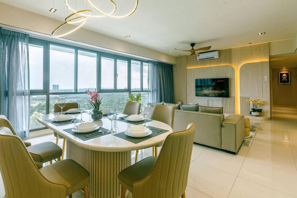 Iskandar Residence in Medini City的电视和/或娱乐中心
