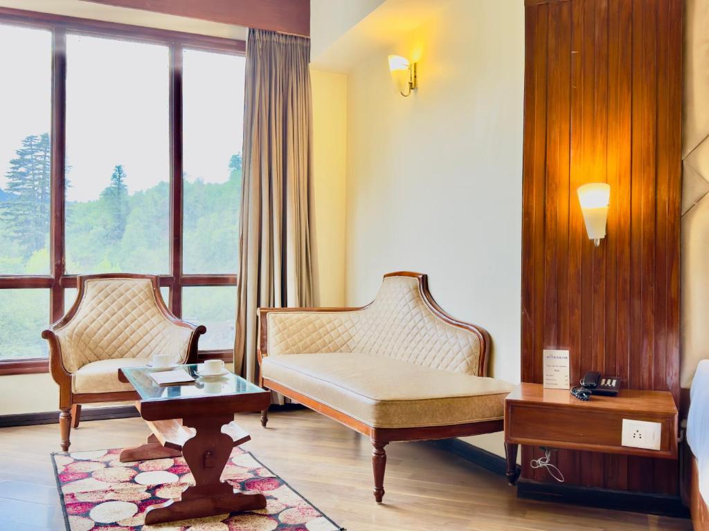 Posezení v ubytování River Grand View Resort and SPA Manali - A River side Property