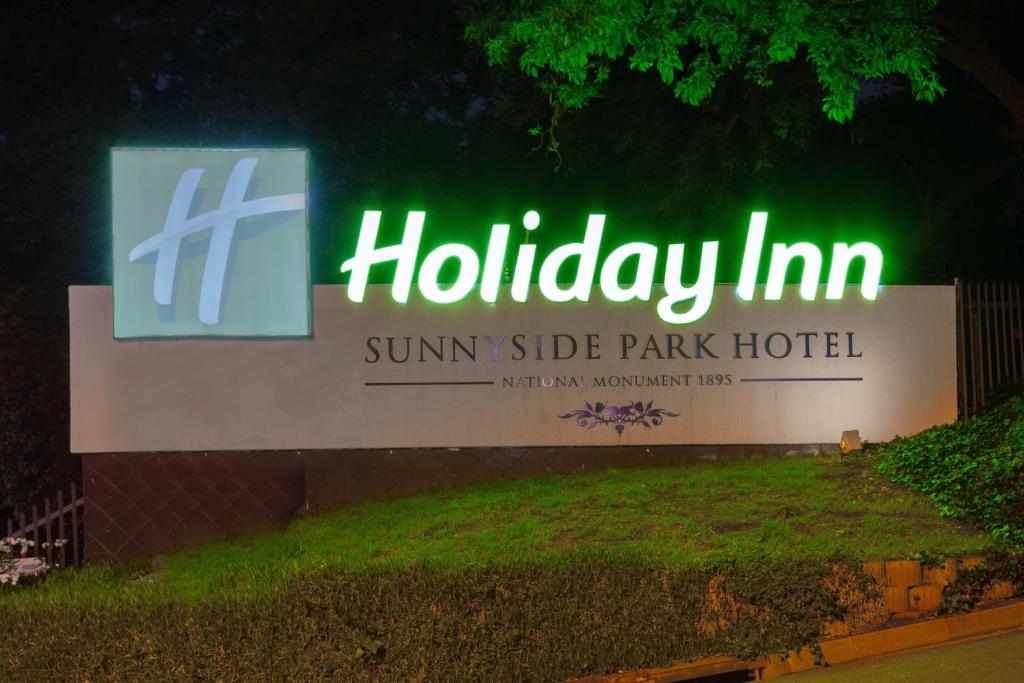 a sign for the hiltonim sun side park hotel at Holiday Inn - Johannesburg Sunnyside Park, an IHG Hotel in Johannesburg