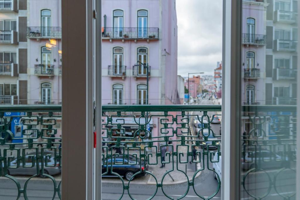 Superb Apartments Overlooking Graça in Lisbon - 9