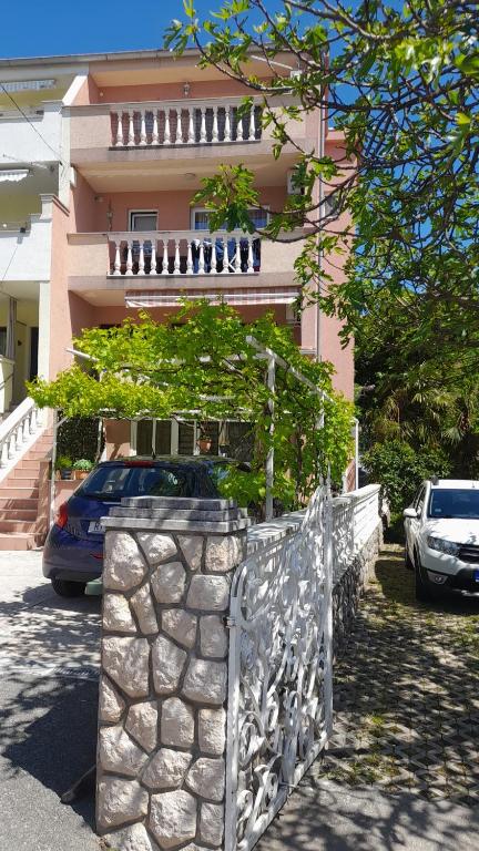 Budova, kde se apartmán nachází