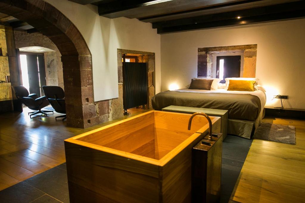 Postel nebo postele na pokoji v ubytování Hotel Boutique El Convento de Mave