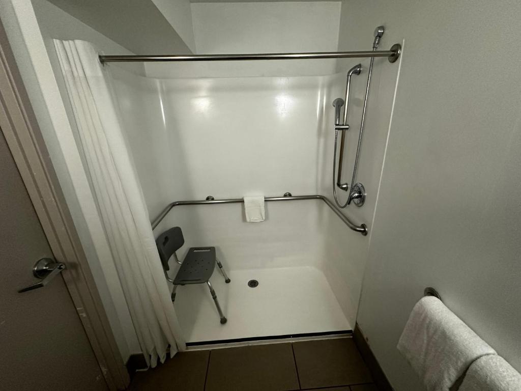 Country Inn & Suites by Radisson, Chicago O'Hare South, IL photo